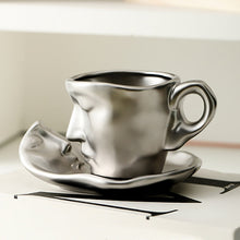 Charger l&#39;image dans la galerie, Métal touchant le visage créatif baiser en céramique Tasse à café
